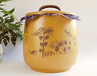 Большая глиняная чайница для лепешек "Хризантемы"