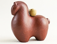 Статуэтка "Конь с золотым слитком"