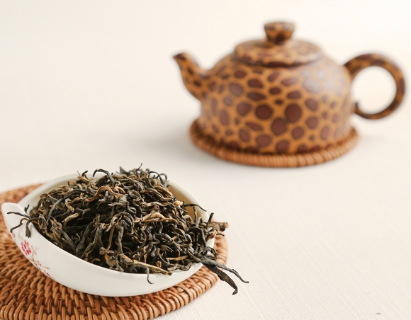 Юннаньский красный чай с золотыми ворсинками 25 гр