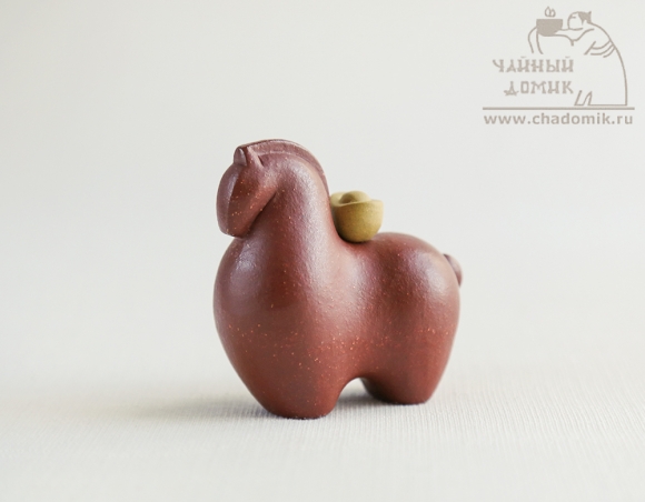 Статуэтка "Конь с золотым слитком"